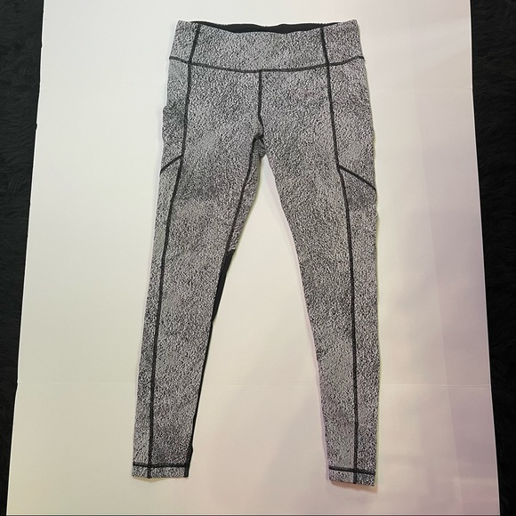 Lululemon Speed Tight V
Power Luxtreme Spray Jacquard White Black/Black Size 10 - Picture 5 of 15